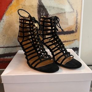 Report Berner lace up black heels
